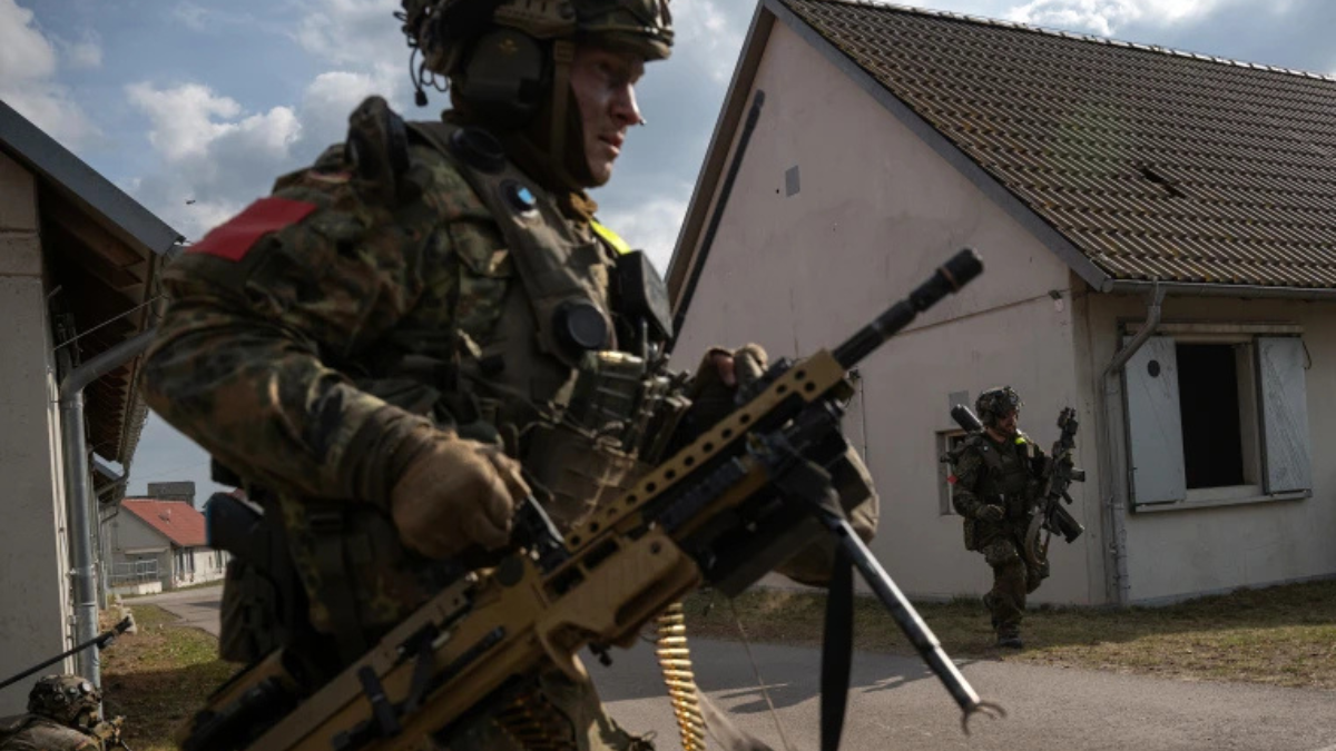 NATO यूरोप अमेरिका बगावत