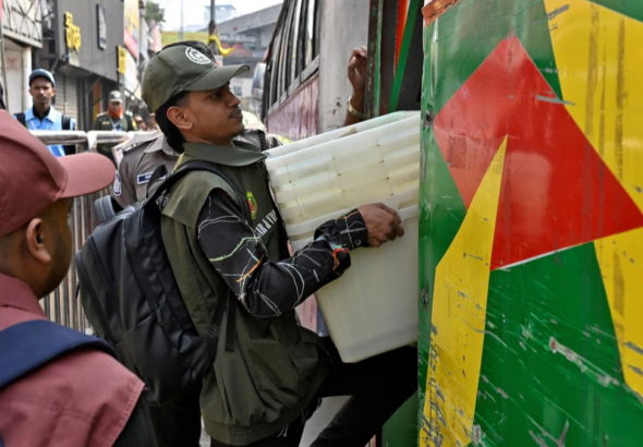 बांग्लादेश चुनाव चेतावनी