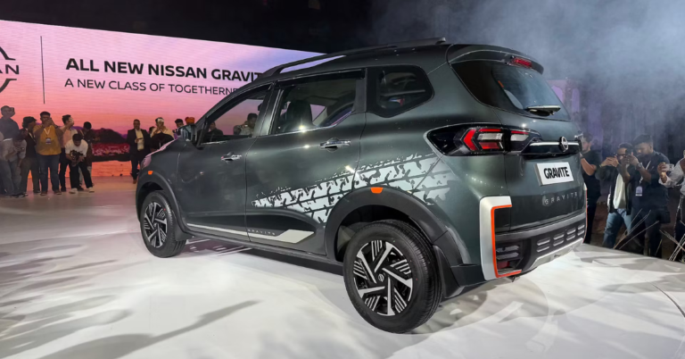 निसान मैग्नाइट लॉन्च के दौरान नई SUV का फ्रंट व्यू