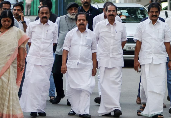केरल CM रेस