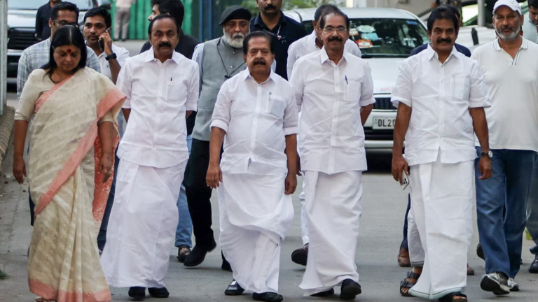 केरल CM रेस